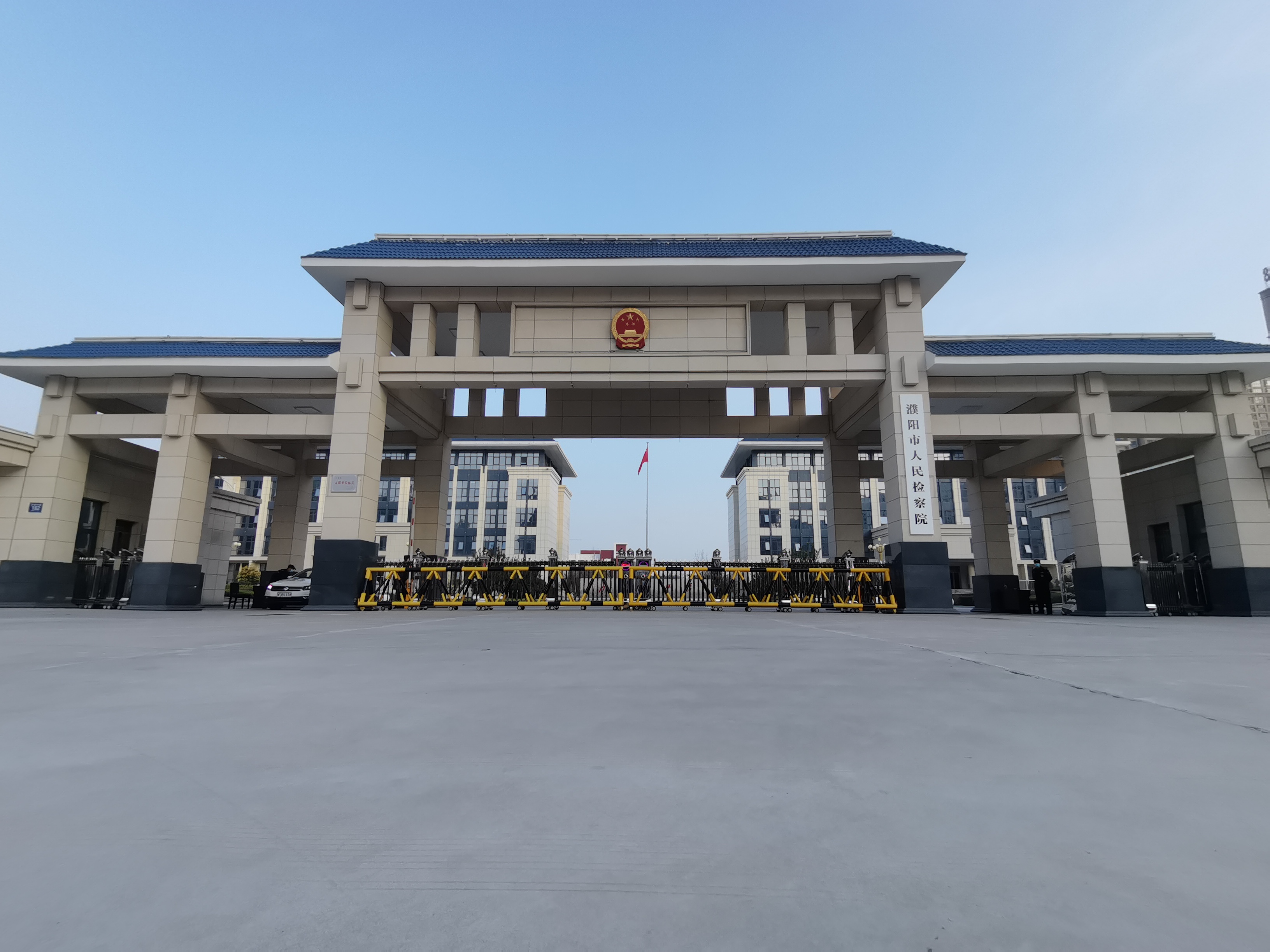 濮�市中�人民法院